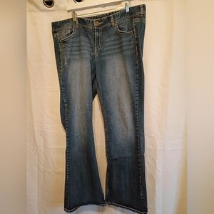 Maurices Blue Boot Cut Jeans Size 20 Regular for Women. Cute Pocket Detail.